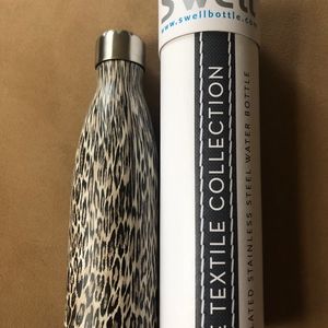 Khaki Cheetah 17 oz. Swell bottle